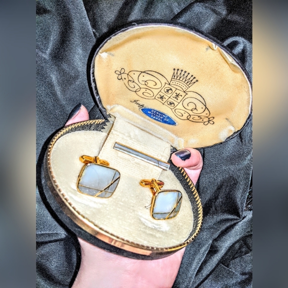 Gen. Mother of Pearl Cufflinks & Tie Clip